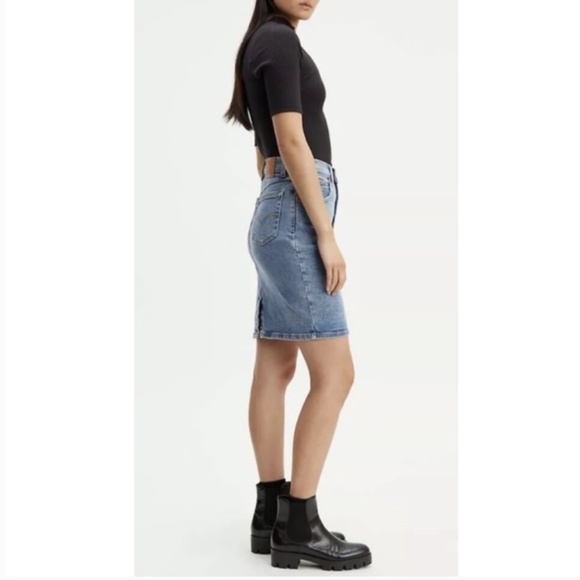 Levi’s Essential High-Waisted Premium Denim skirt Sz 25 - Picture 2 of 7